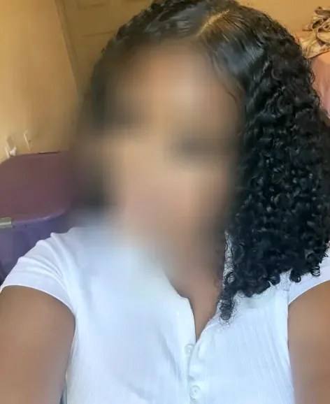 Daniela, 20