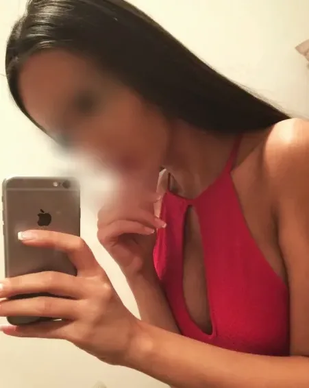 Manuela, 29