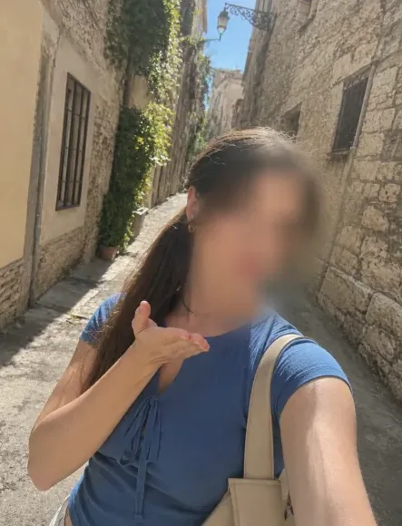 Melanie, 26