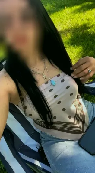 Nele, 25