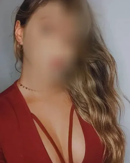 Pauline, 23